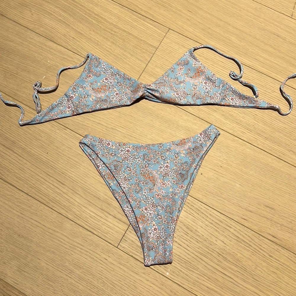 SKATIE like new BETSY + KELLY size small
